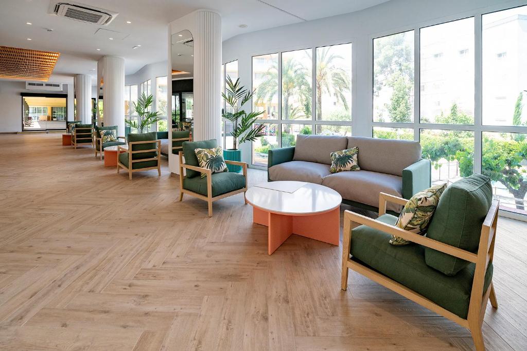 Medplaya Hotel Calypso — Hotel building in Salou, Catalonia