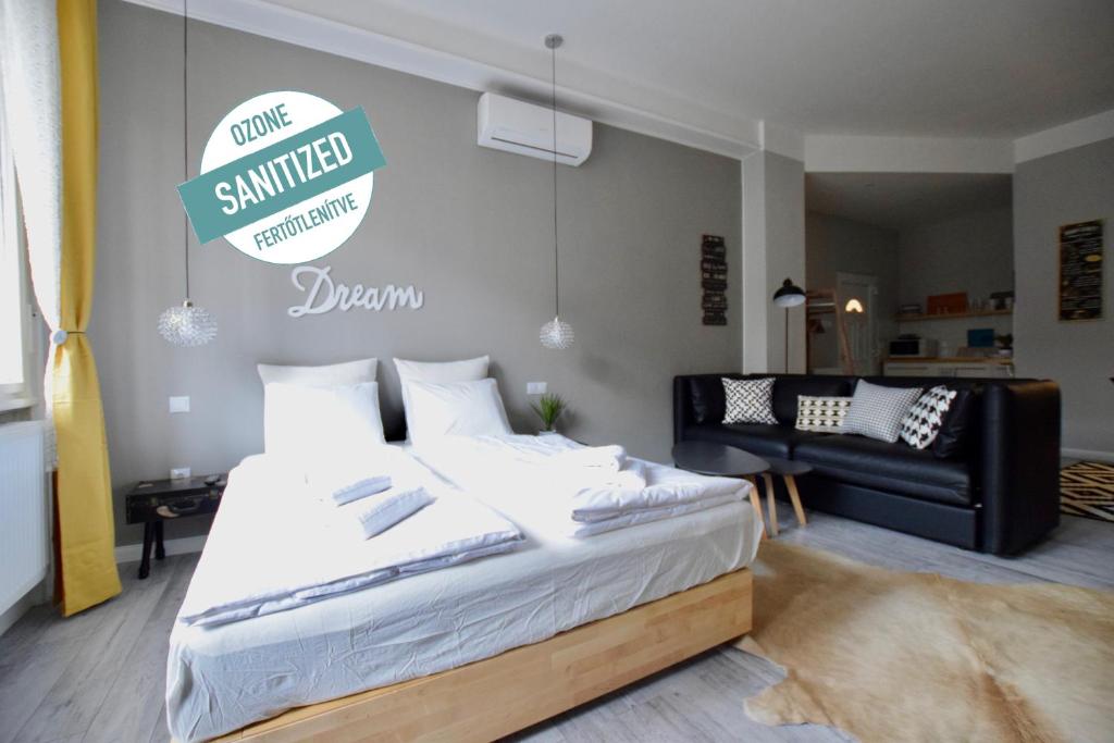 Standard Apartment by Hi5 - Fejer Gyorgy St — Hotel in Budapest