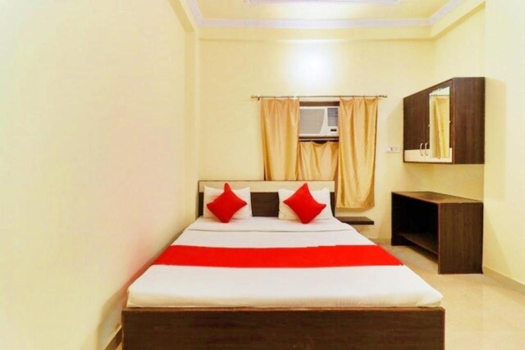 Hotel Station View Mughalsarai by ShriGo Hotels photo