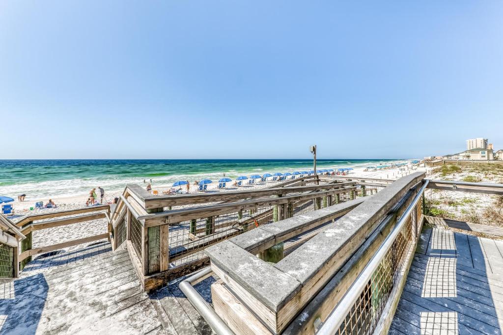 Shoreline Towers — Hotel in Destin (FL)
