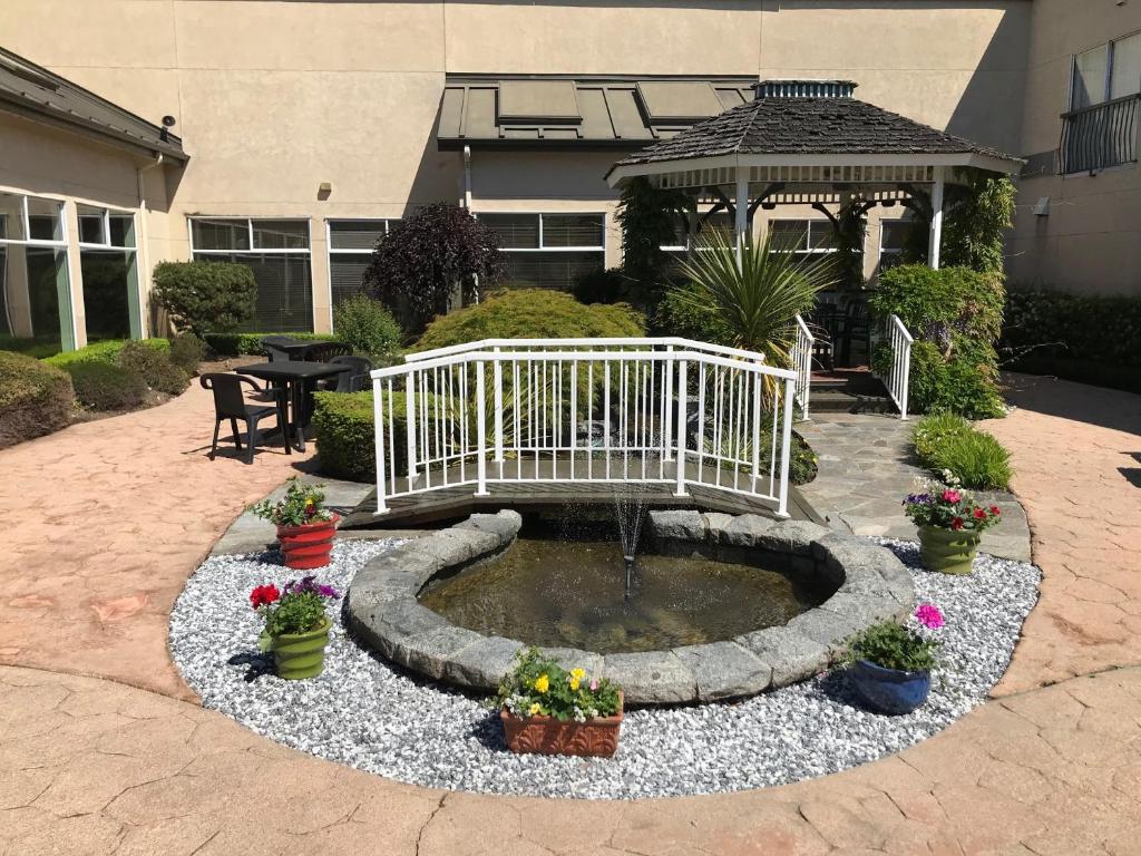 Powell River Town Centre Hotel photo