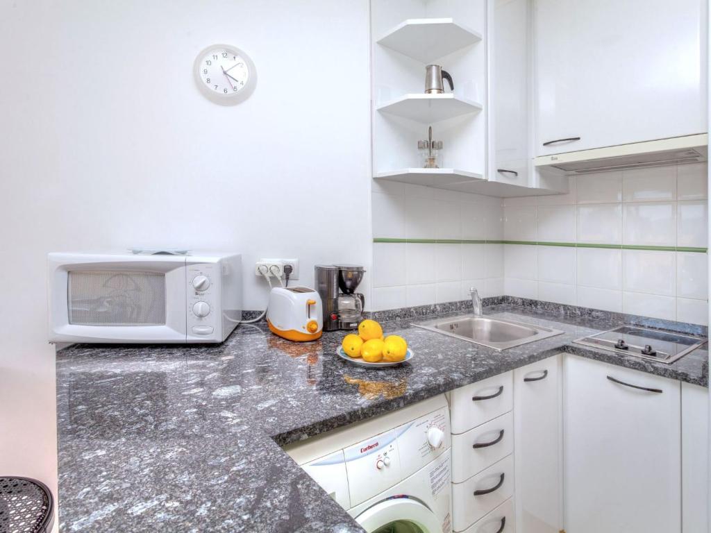 Apartment Palmiers I-3 by Interhome - 4