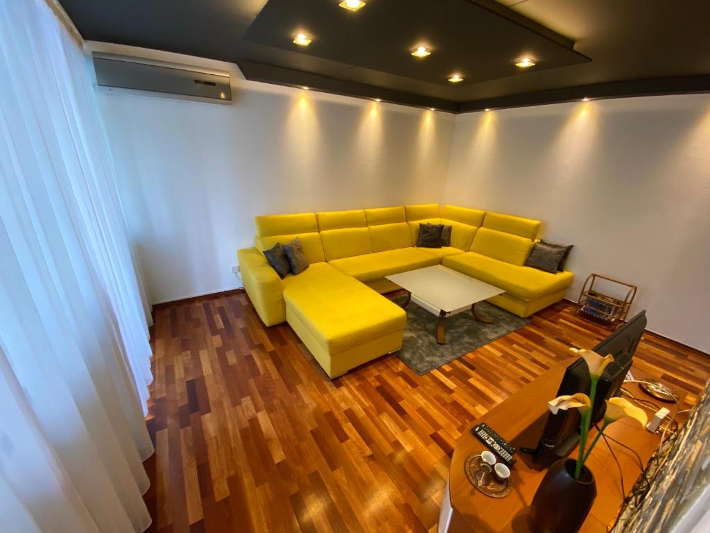 Apartment 8 - 2