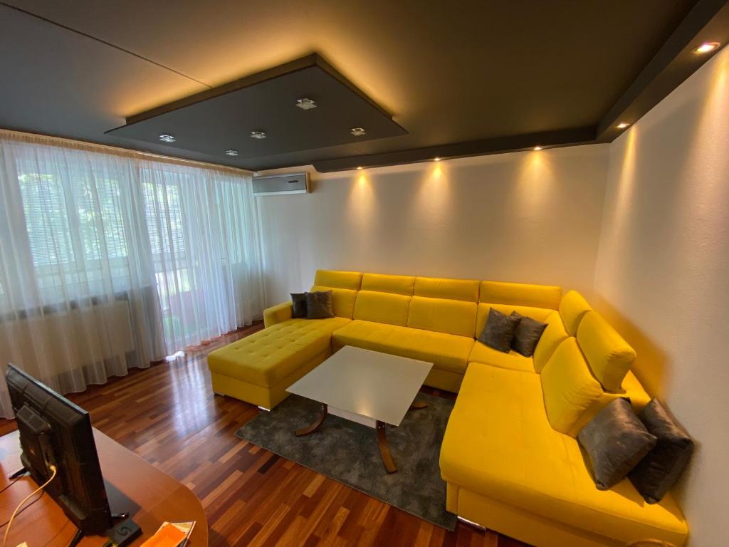 Apartment 8 - 4