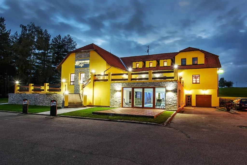 Wellness Penzion Life，位于Číměř的酒店