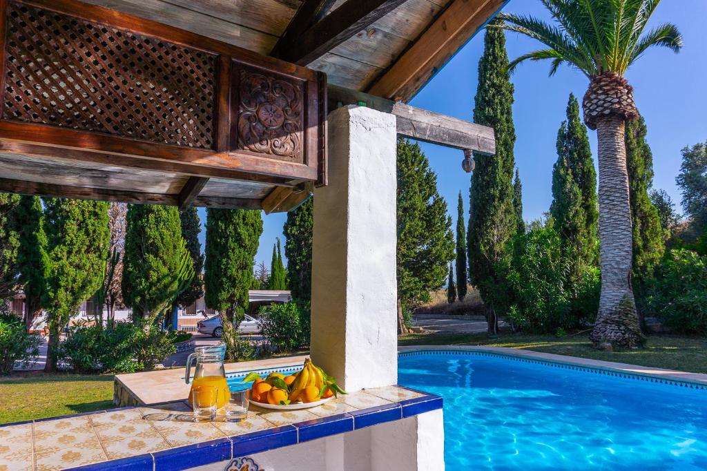 Private Finca with swimming pool and tennis courts - 1