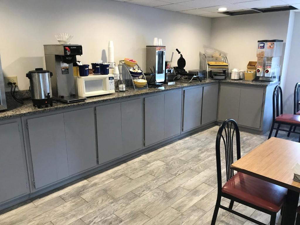 Travelodge By Wyndham Ridgeland Photo 13