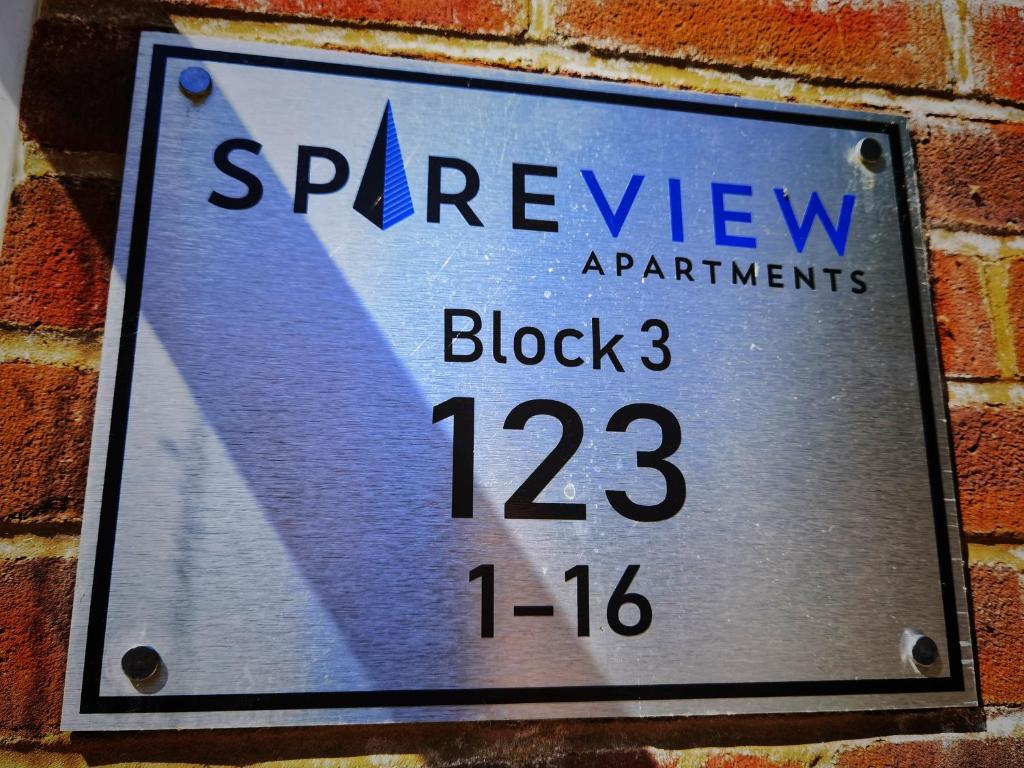 Spireview 2 Bedroom Apartment EVB Properties Short Lets & Serviced Accommodation ,Titanic City- Sout photo