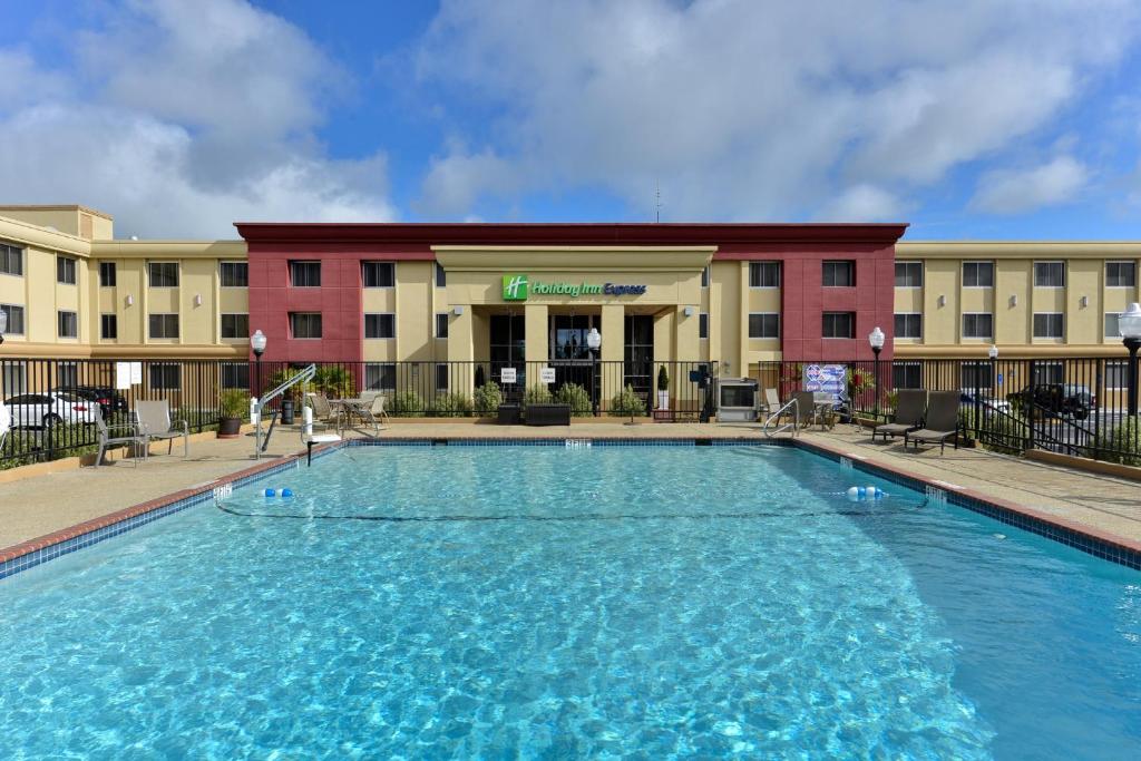 ホリデイ イン エクスプレス サンフランシスコ エアポート サウス バイ IHG (Holiday Inn Express San Francisco Airport South By IHG) 外観