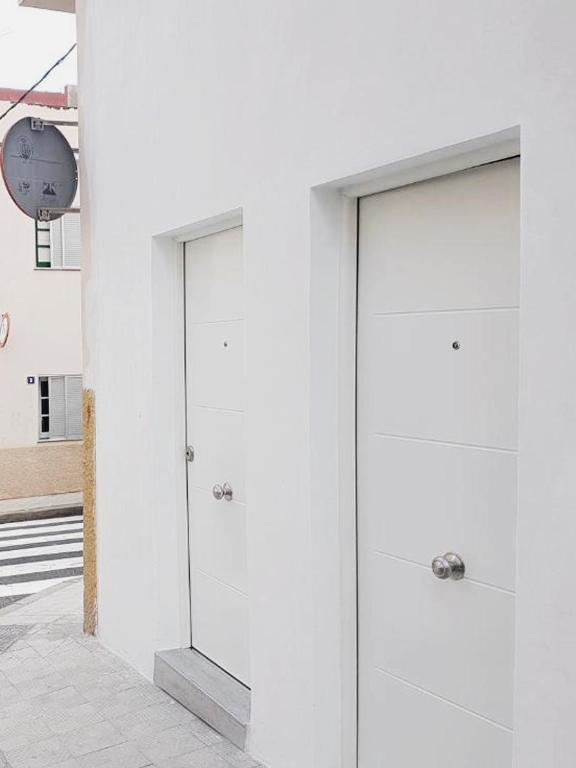 HomeForGuest BIOMA Modern & Minimalist Apartment photo