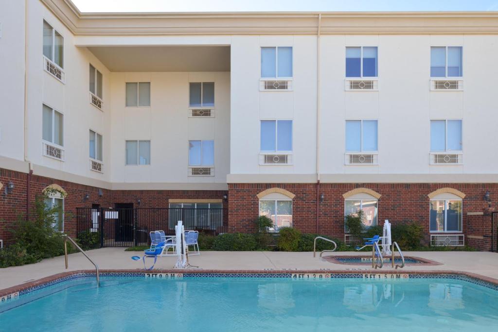 Holiday Inn Express Hotel & Suites Abilene Mall South photo