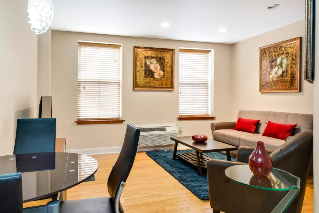 Stylish 1BD Loft in Center City photo