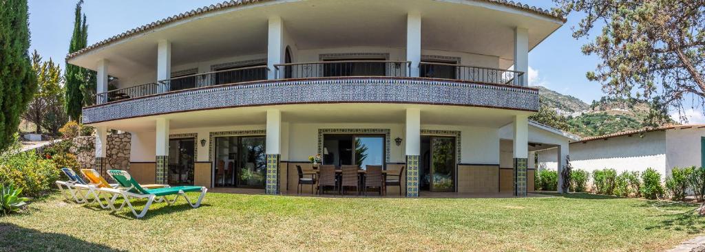 Private Finca with swimming pool and tennis courts - 2