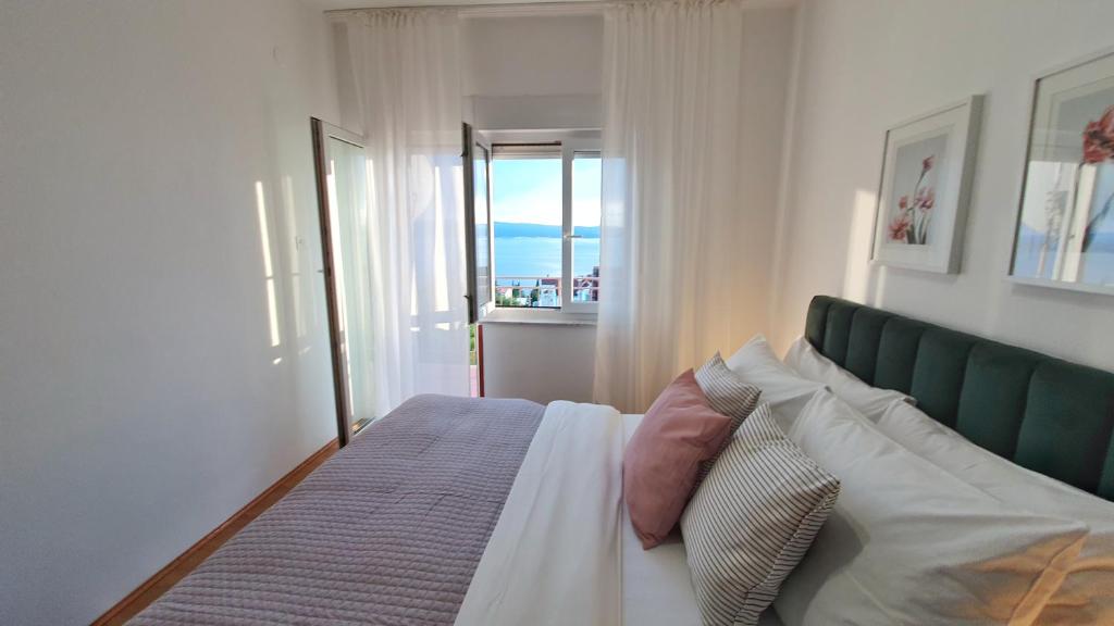 Seaview Apartment with Balcony and Terrace Barac, Crikvenica