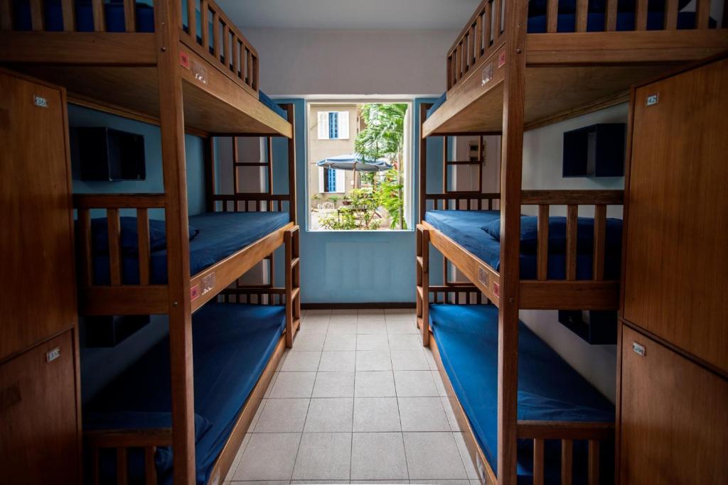 Bed in 9-Bed Mixed Dormitory Room with Air Conditioning