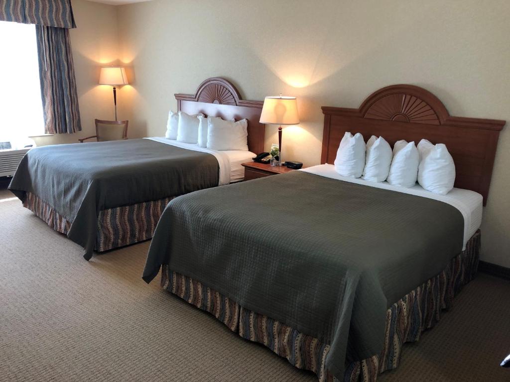 Red Coach Inn & Suites photo