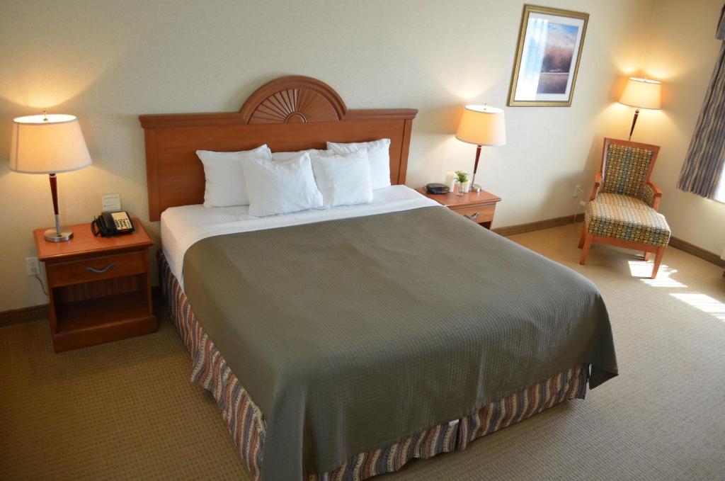 Red Coach Inn & Suites photo
