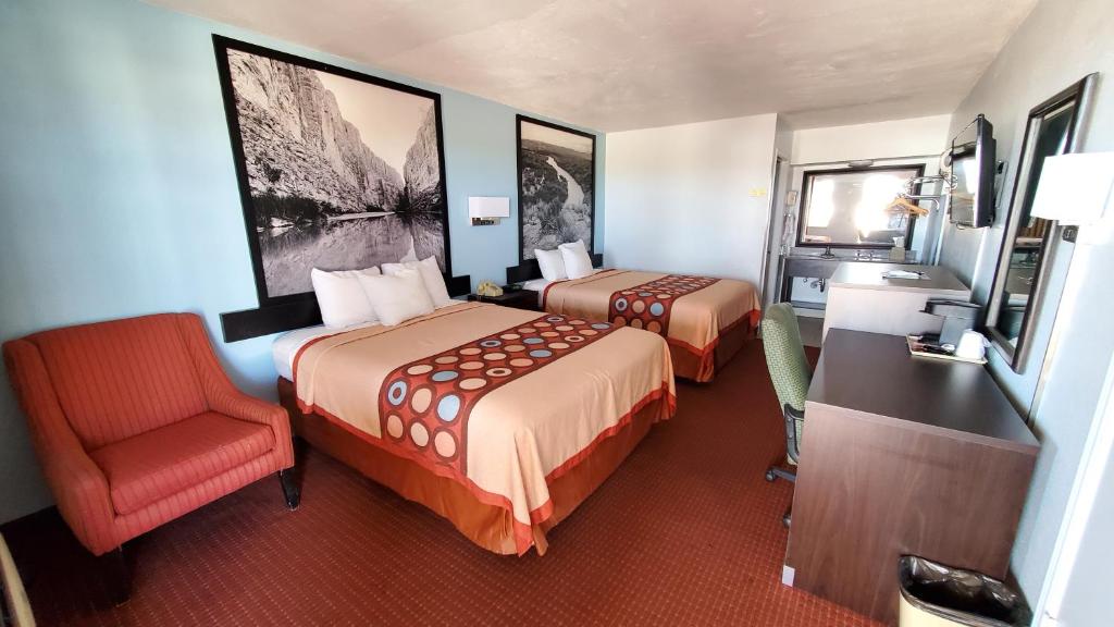 Super 8 By Wyndham Van Horn photo