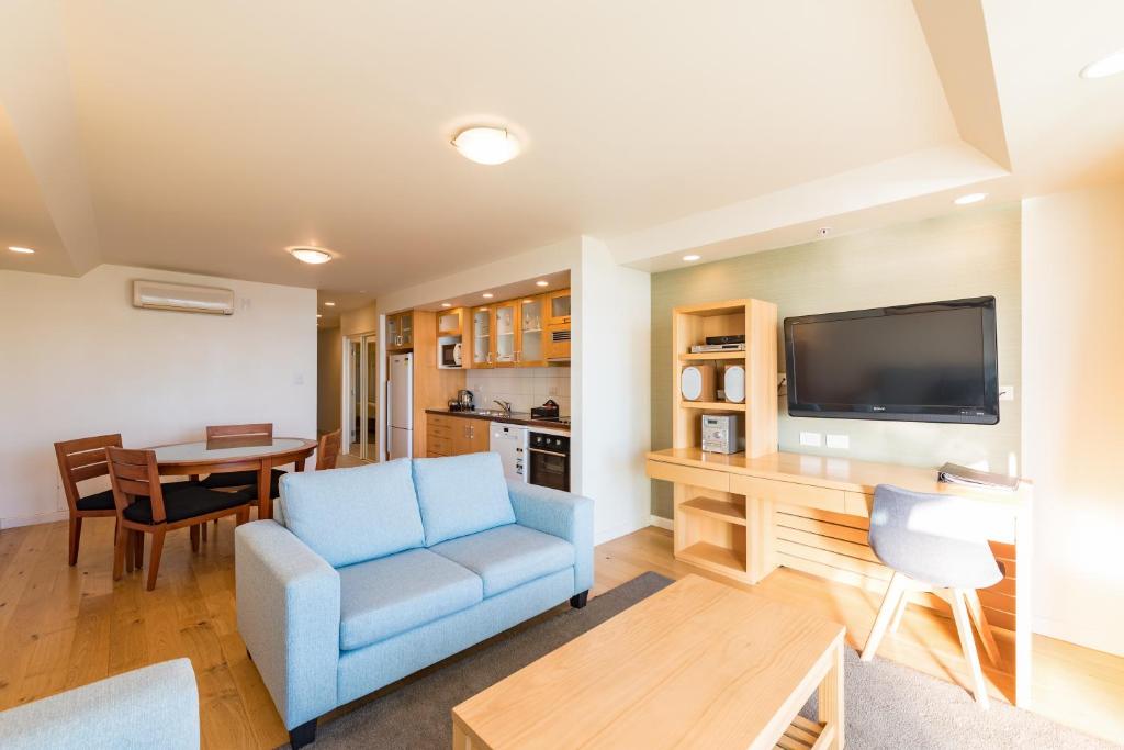 Shared lounge/TV area