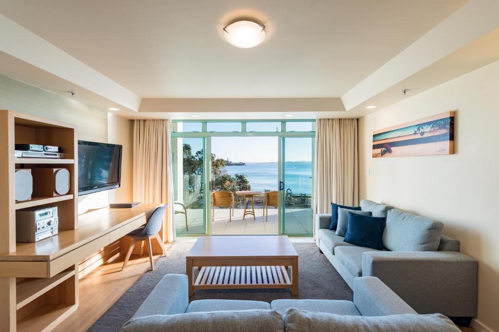 Shared lounge/TV area, Paihia Beach Resort and Spa in Bay of Islands