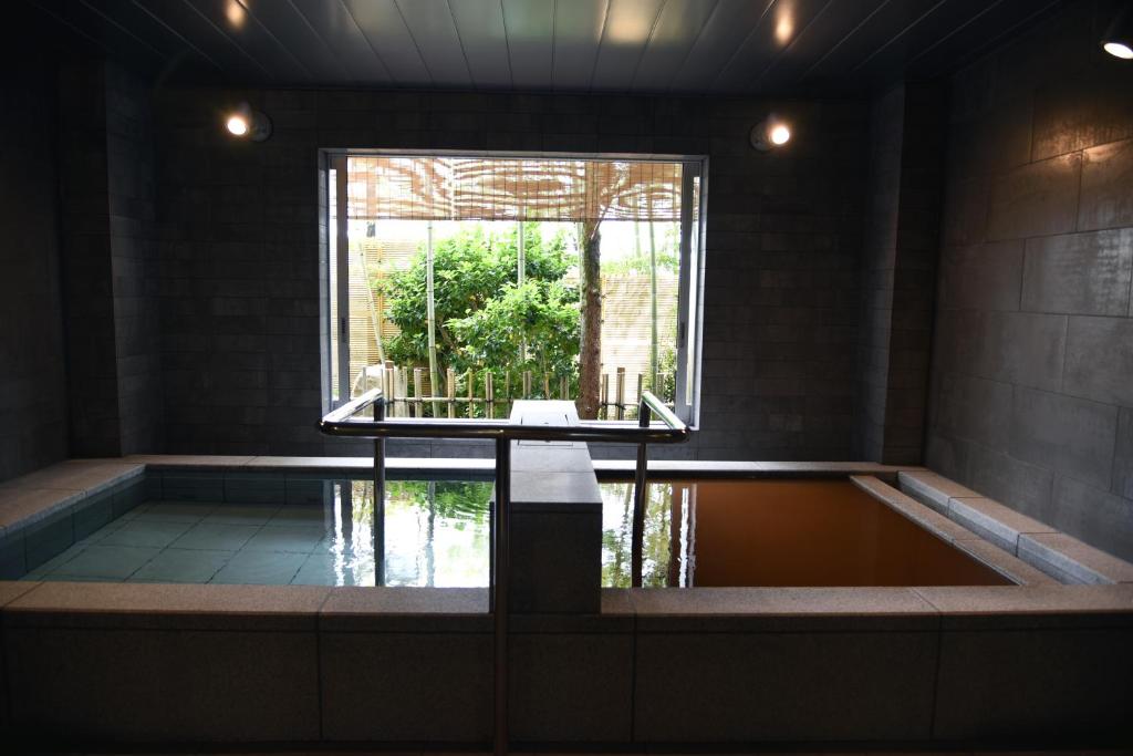 Hot spring bath