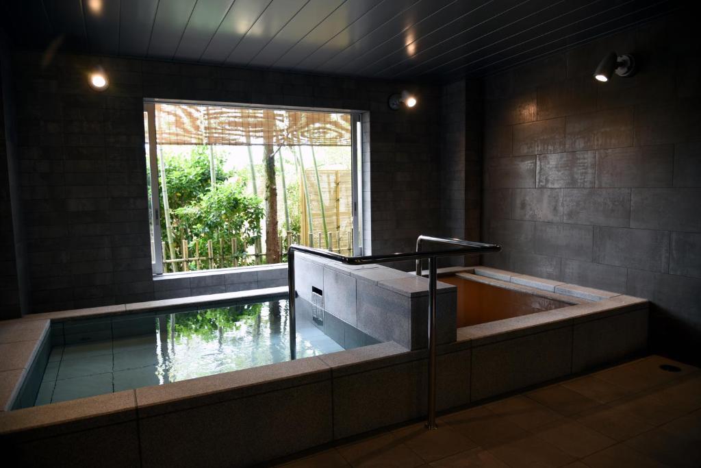 Hot spring bath
