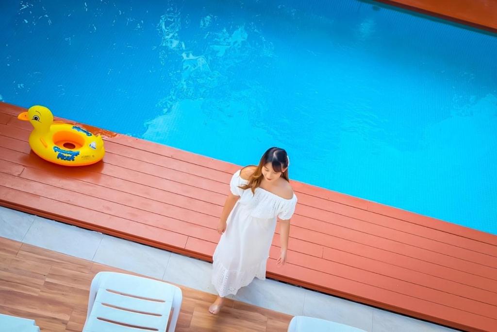 Swimming pool