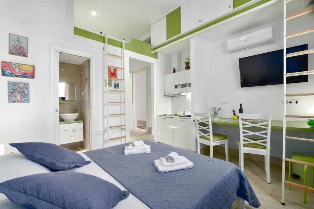 Micro Apartment SUNI2 — Hotel in Split