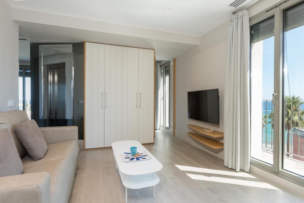 Kronos on the Beach Attic Suite - 5