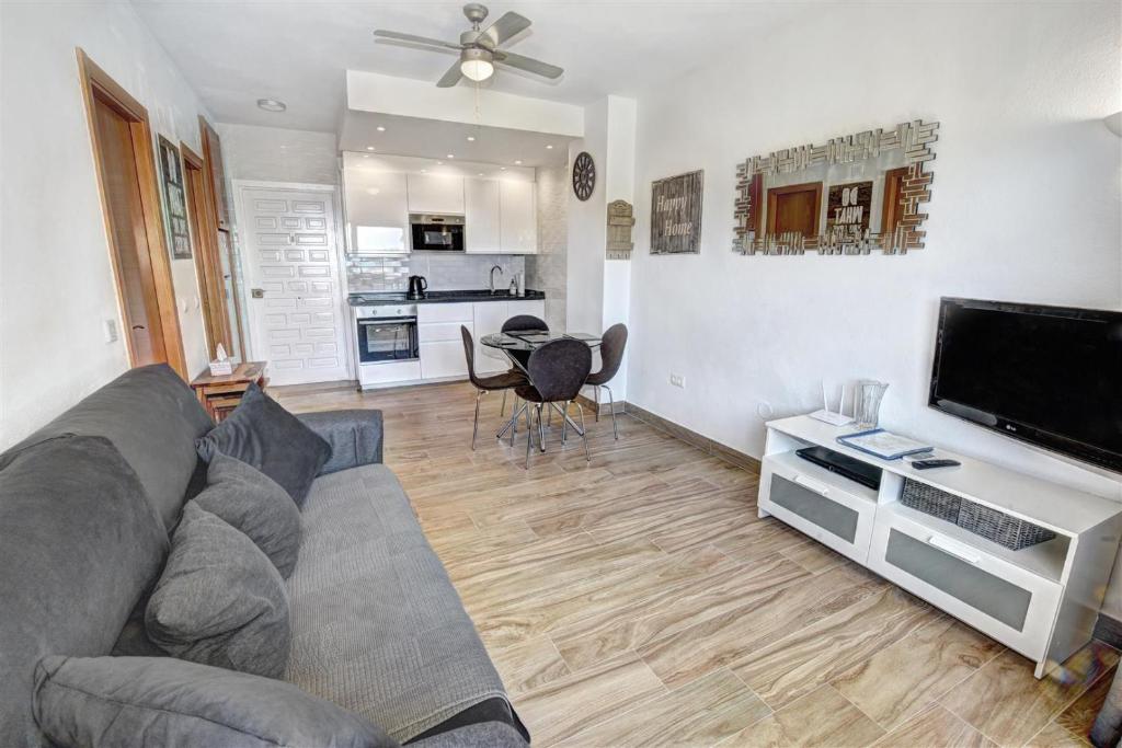 Benal Beach, Luxury Sea & Mountain View Beachside 1 Bedroom Apartment - 5