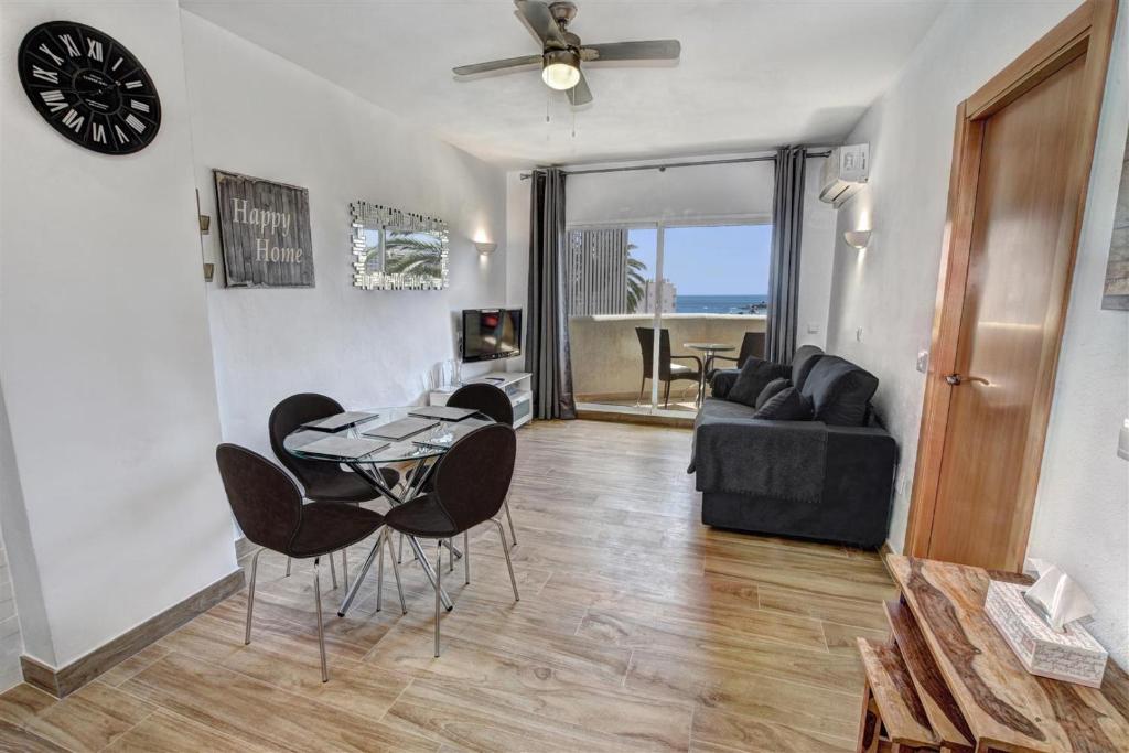 Benal Beach, Luxury Sea & Mountain View Beachside 1 Bedroom Apartment - 4
