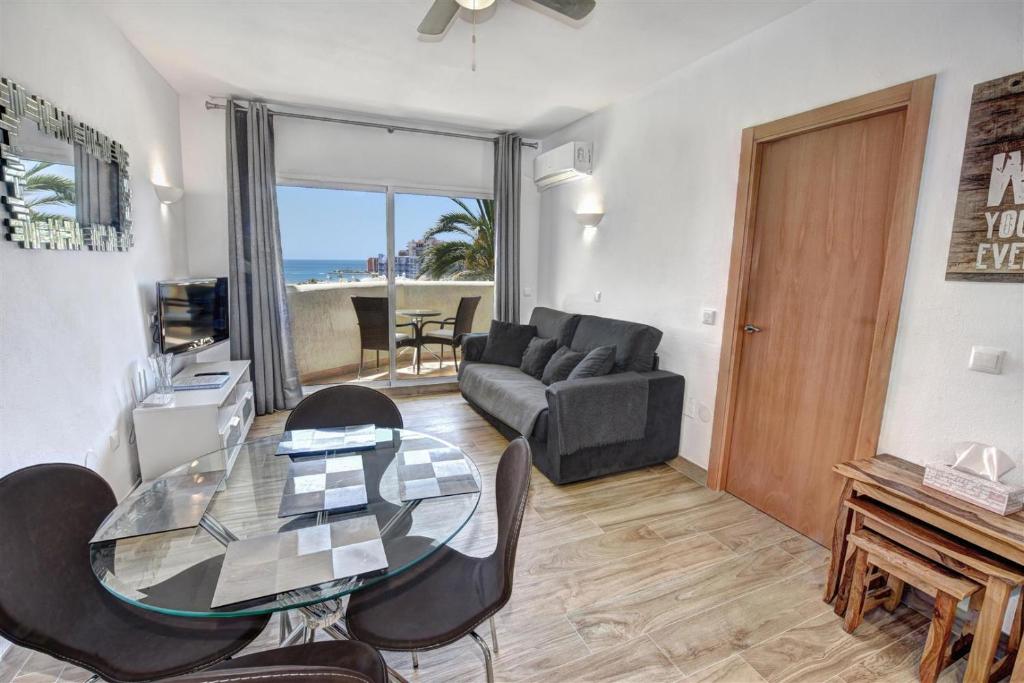 Benal Beach, Luxury Sea & Mountain View Beachside 1 Bedroom Apartment - 2