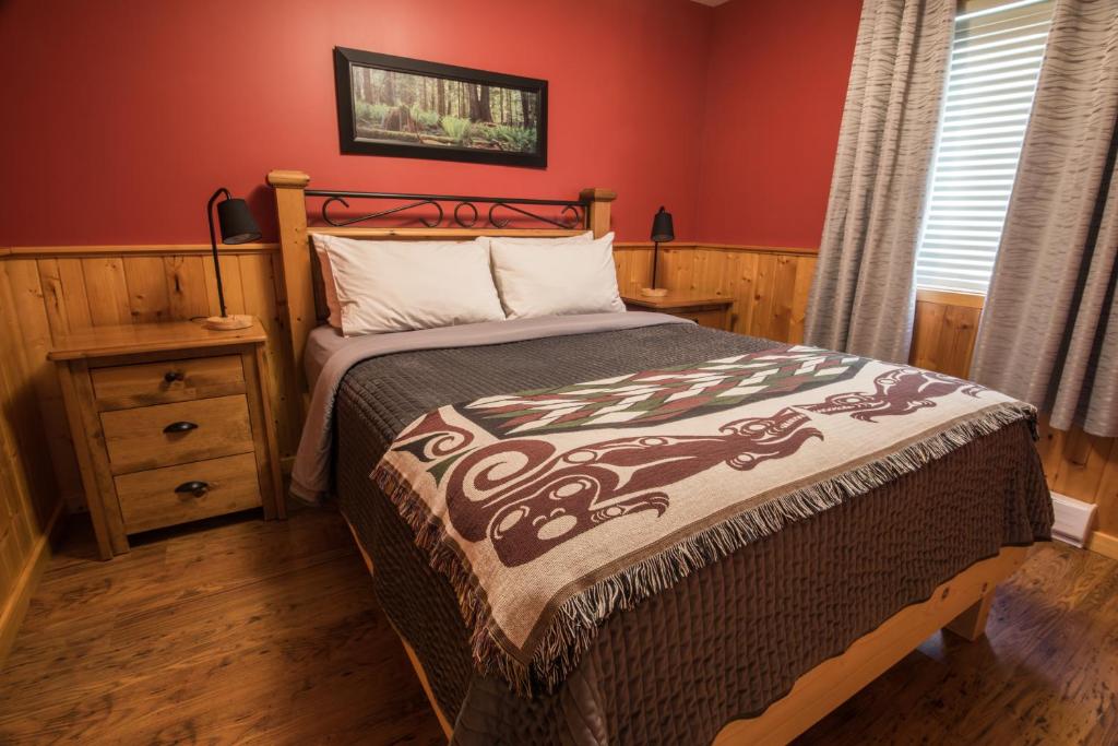 Cabins West, Ucluelet