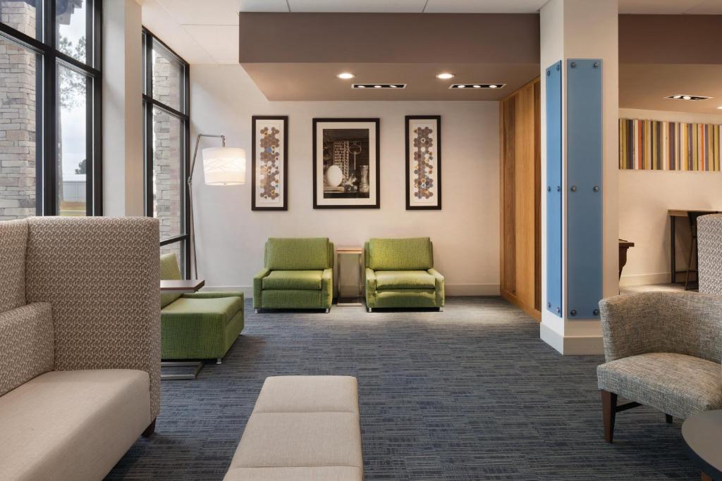 Holiday Inn Express Newnan photo