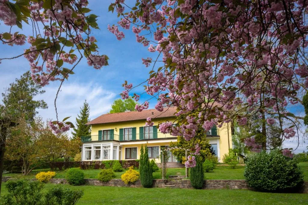 Landhaus zu Kürenberg, hotel en Bergham