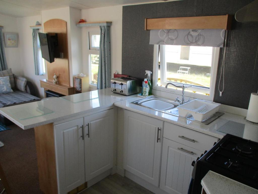 Happydaze Caravan, Bacton photo 5