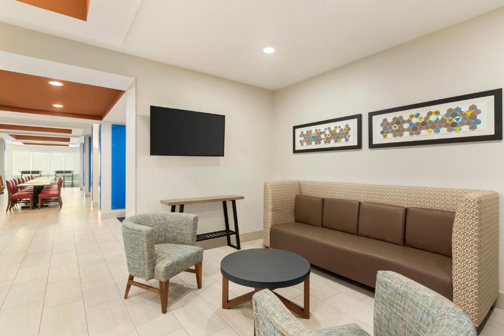 Holiday Inn Express Hotel & Suites Fort Myers West The Forum, Fort