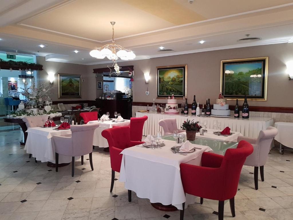 Hotel Phoenix Photo 30