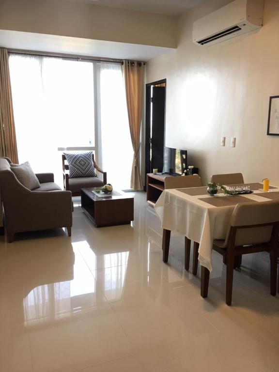 Cebu Cozy Ocean View 1BR,17th,pool,Wifi,Gym Mactan