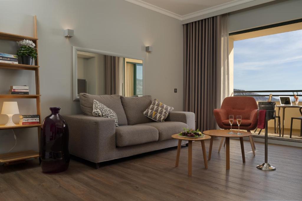 Madeira Panorâmico Hotel — Hotel rooms in Funchal, Madeira