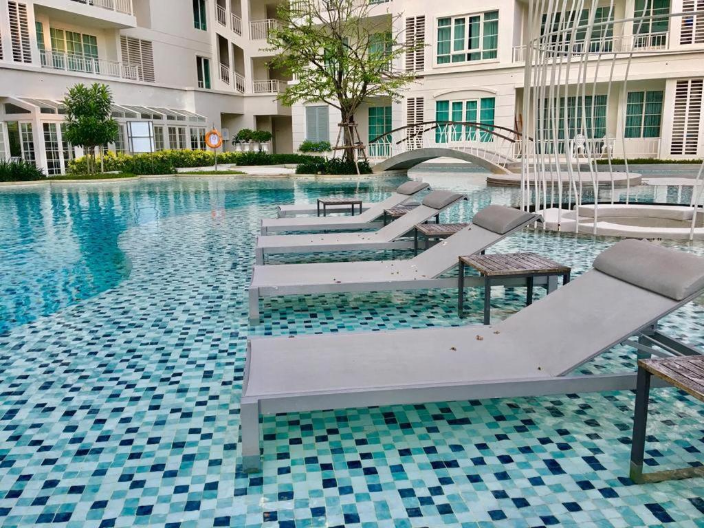 Summer Huahin Condo by Howard photo