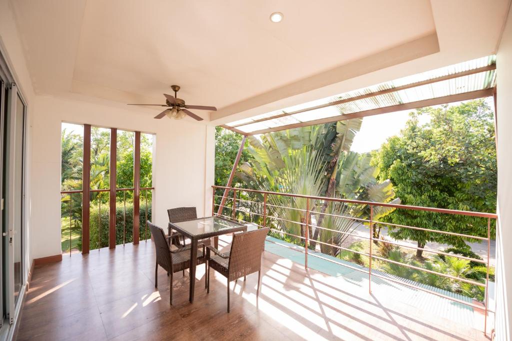 Balcony/terrace, Baansuan Khunta Golf & Resort in Ubon Ratchathani