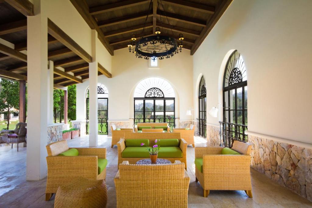 Mela Garden Retreat Cottage의 레스토랑 모습 또는 전경