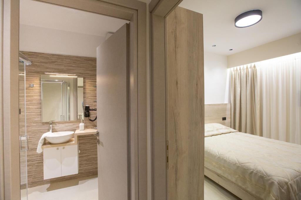 Marianthe Apartments photo