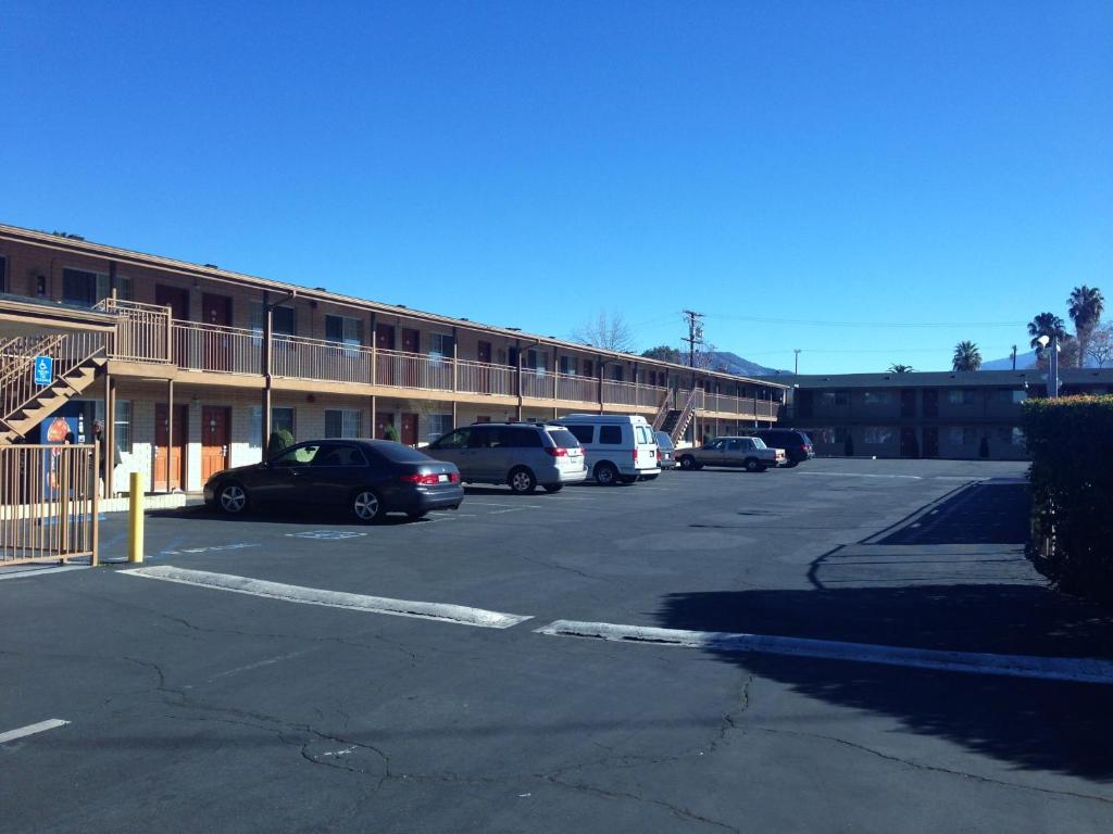 Downtown Motel 7 photo