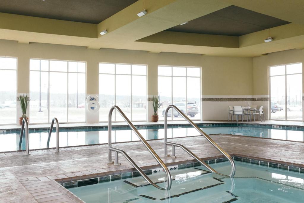 Holiday Inn and Suites East Peoria photo