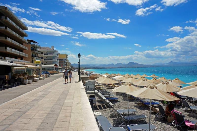 Central Apartment Near The beach with huge private terrace photo