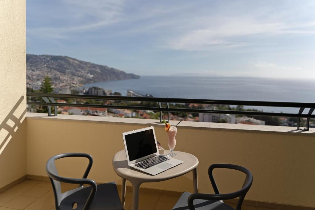Madeira Panorâmico Hotel — Hotel rooms in Funchal, Madeira