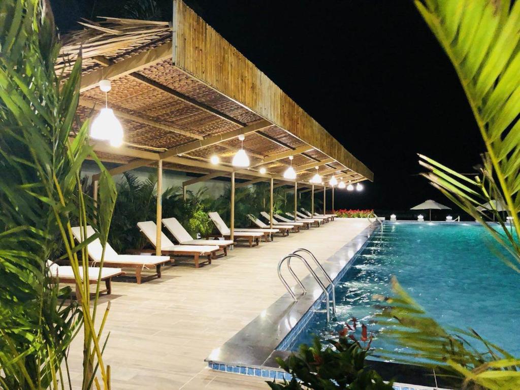 VILLA ARIA RESORT, THE SEA BY 10m,Bien va ho boi rieng