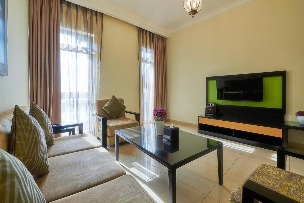 Shared lounge/TV area